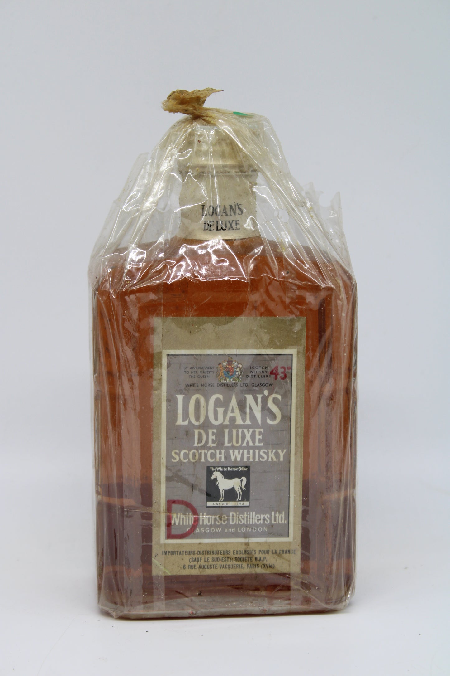 Logan's De Luxe Scotch Whiskey - WHITE HORSE